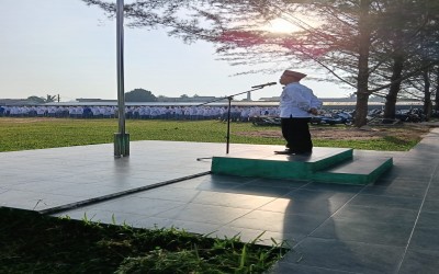 Upacara Perdana Pasca Libur Lebaran, Kepala MAN 1 Pangkalpinang Tekankan Disiplin dan Semangat Baru